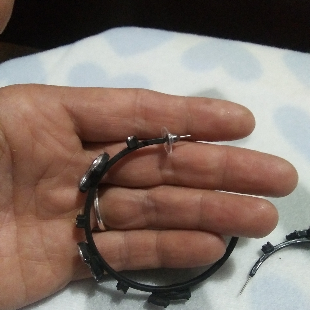 Earings - Picture 3 of 4